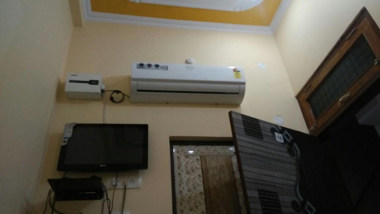 Hotel Ganga Vilas Colonelganj Dış mekan fotoğraf
